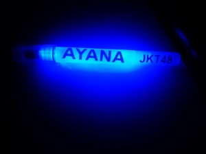 lightstick ada tulisannya : AYANA JKT48