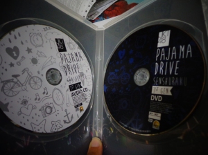 kiri : cd, kanan : dvd gen 1